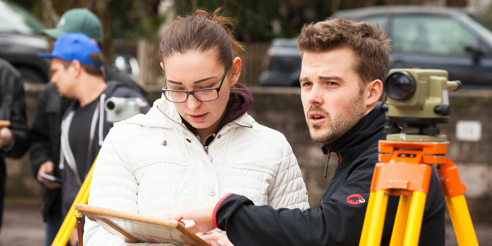 Studenten beim Vermessen