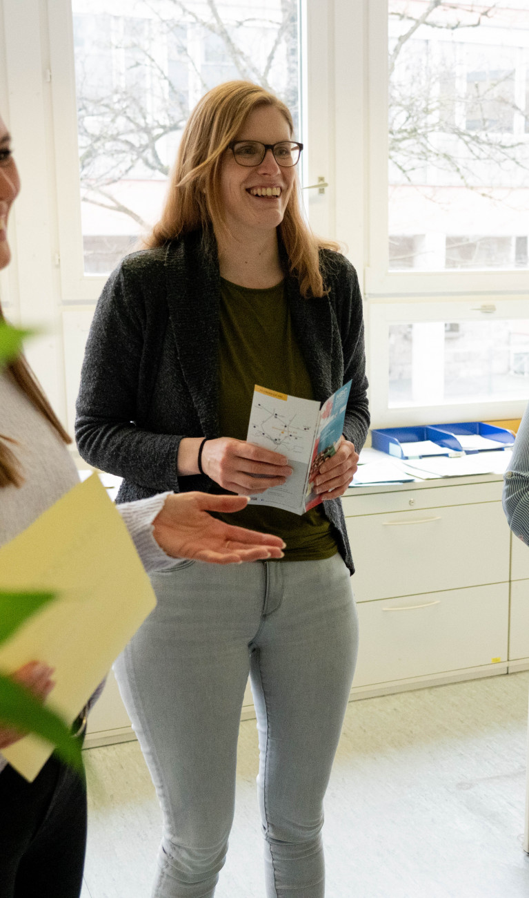 Drei Frauen in einer Beratungssituation